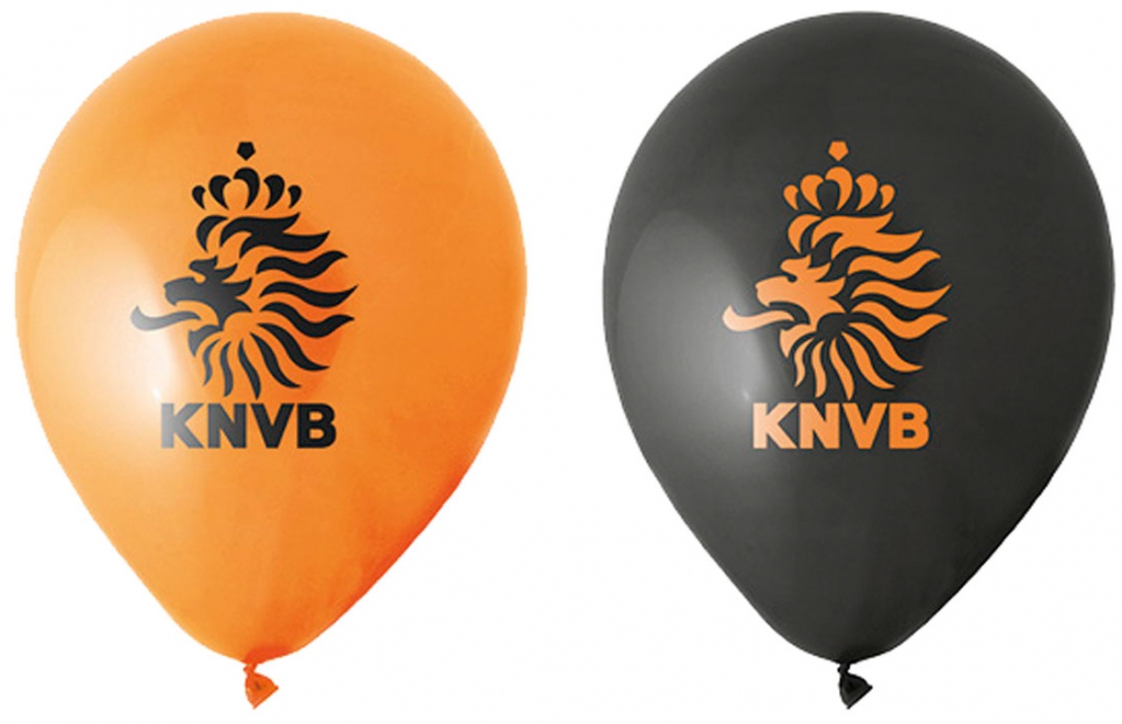 24x stuks Oranje en zwarte KNVB voetbal ballonnen