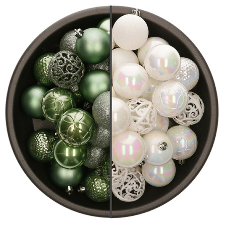 74x stuks kunststof kerstballen mix van salie groen en parelmoer wit 6 cm