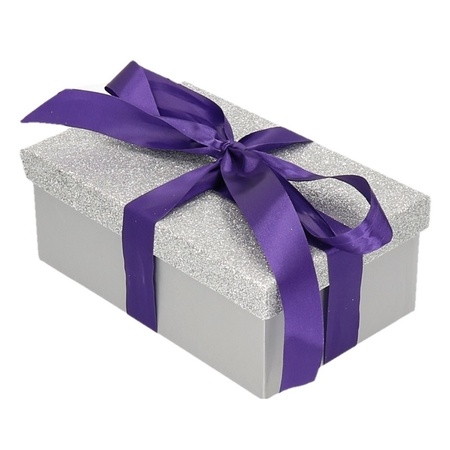 vasthoudend uitdrukking Min Kado doosjes zilver glitter 15 cm rechthoek en paars kado lint bestellen? |  Shoppartners.nl